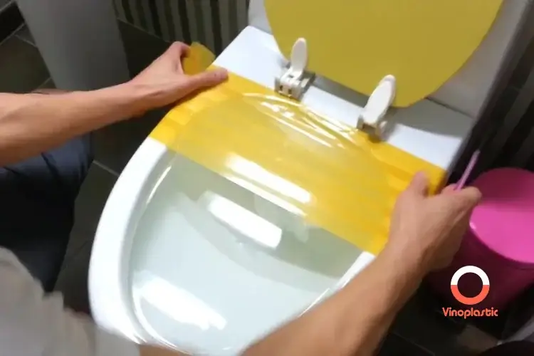 رفع گرفتگی توالت فرنگی با چسب نواری شیشه‌ای